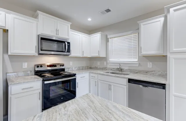 $325,000 | 913 North Lemacks Street, Walterboro, SC 29488