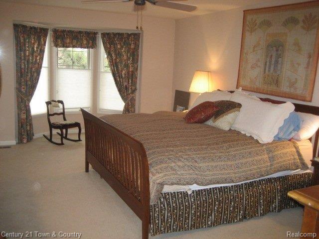 584 Oakbridge Drive Rochester, MI 48306 - Photo 6 of 9 Master bedroom