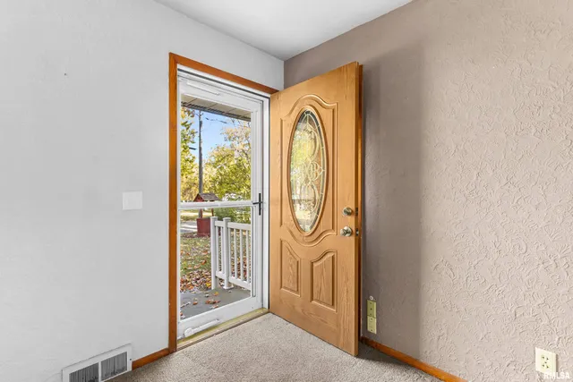 $119,900 | 208 East Butternut Street, Elmwood, IL 61529