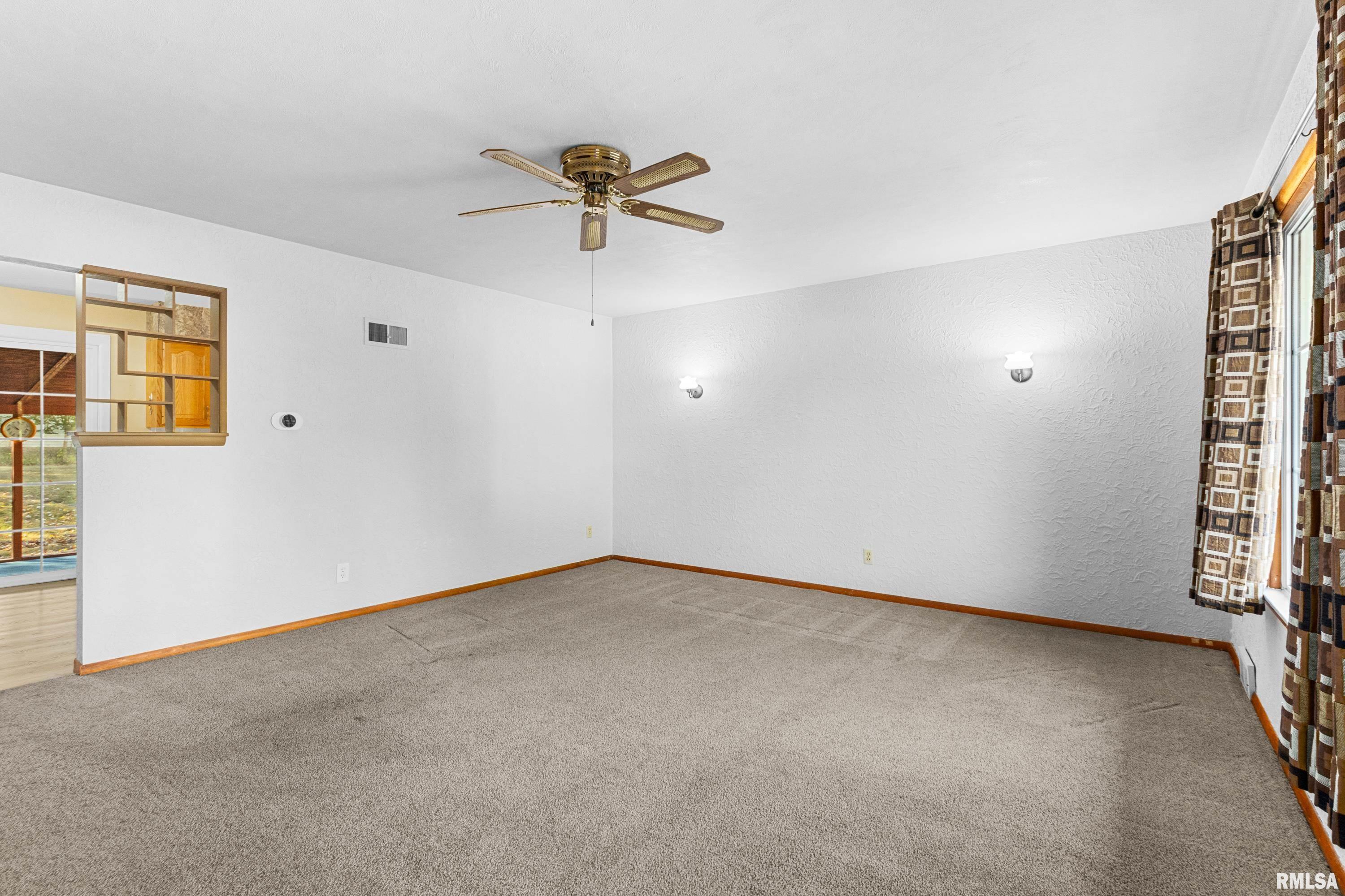 208 East Butternut Street Elmwood, IL 61529 - Photo 13 of 37