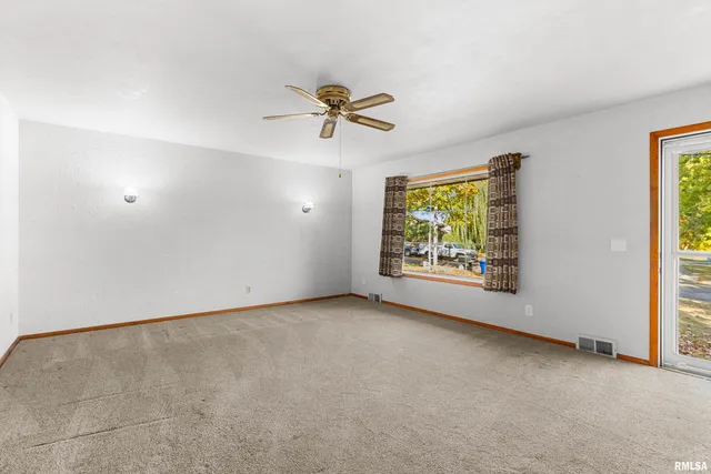 $119,900 | 208 East Butternut Street, Elmwood, IL 61529