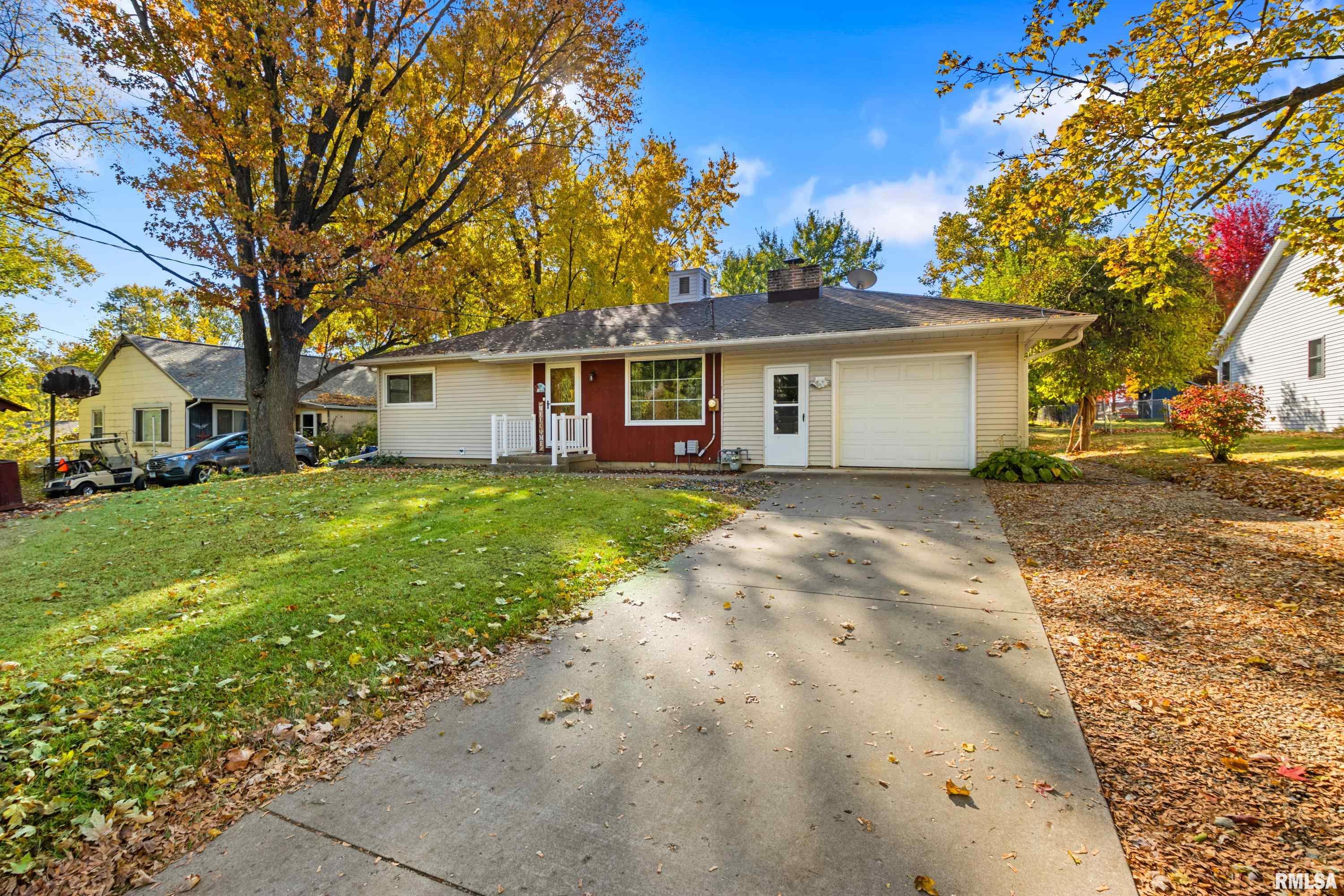 208 East Butternut Street Elmwood, IL 61529 - Photo 4 of 37