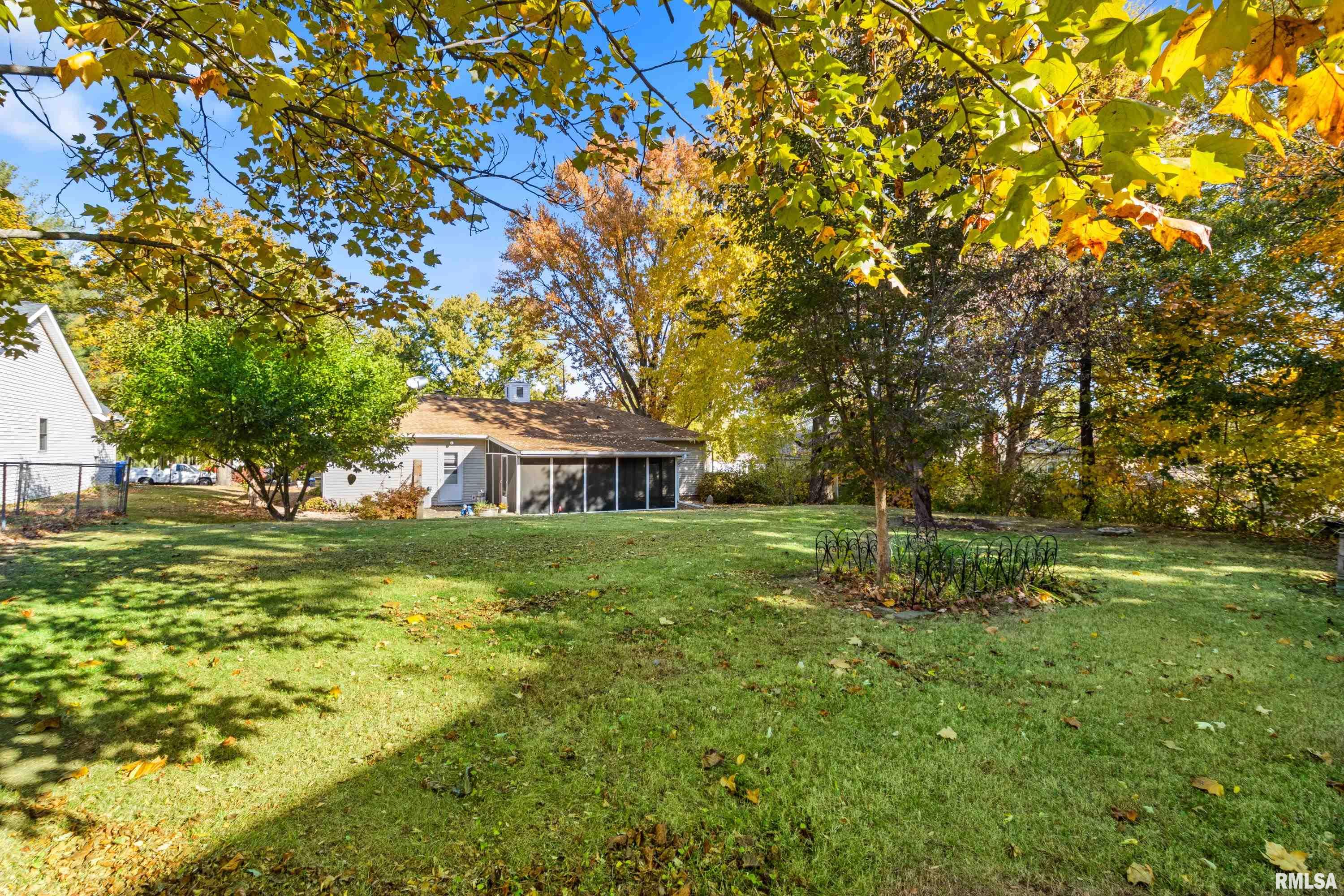 208 East Butternut Street Elmwood, IL 61529 - Photo 10 of 37