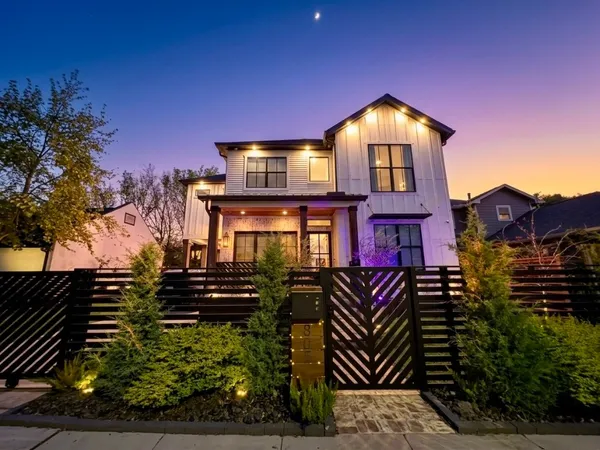 $10,000 | 805 Cordell Street, Houston, TX 77009