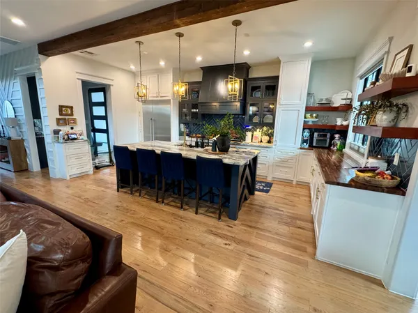 $10,000 | 805 Cordell Street, Houston, TX 77009