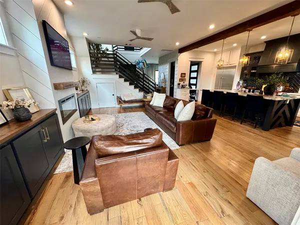 $10,000 | 805 Cordell Street, Houston, TX 77009