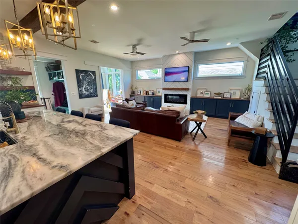 $10,000 | 805 Cordell Street, Houston, TX 77009