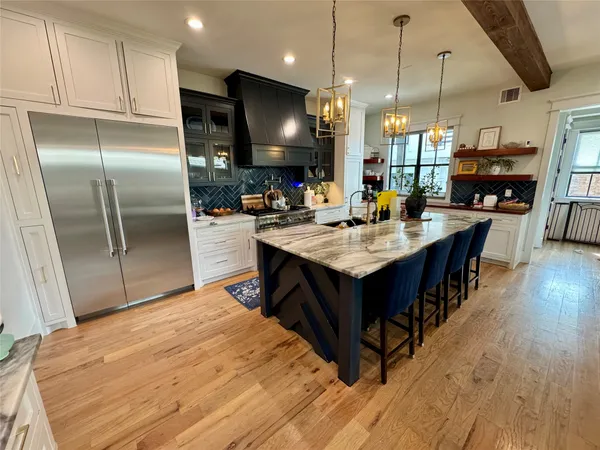 $10,000 | 805 Cordell Street, Houston, TX 77009