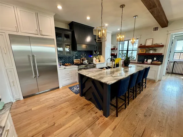 $10,000 | 805 Cordell Street, Houston, TX 77009