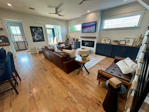 $10,000 | 805 Cordell Street, Houston, TX 77009