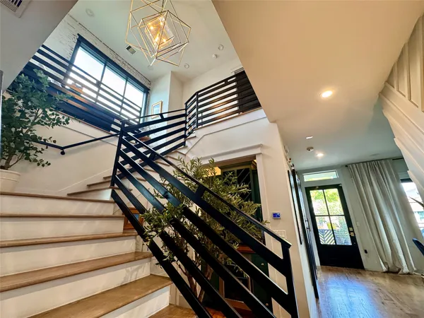 $10,000 | 805 Cordell Street, Houston, TX 77009