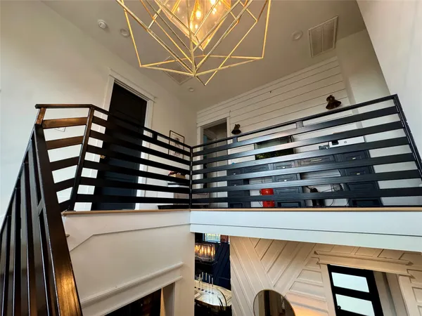 $10,000 | 805 Cordell Street, Houston, TX 77009