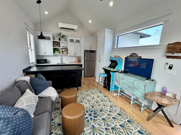 $9,500 | 805 Cordell Street, Houston, TX 77009