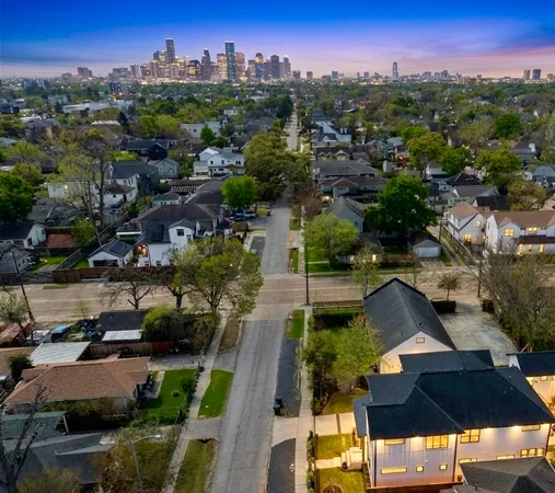 $10,000 | 805 Cordell Street, Houston, TX 77009