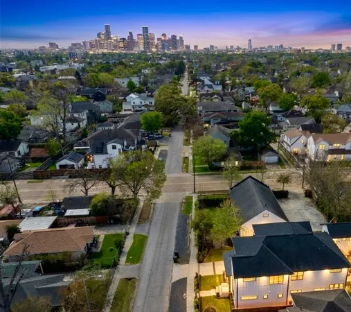 $10,000 | 805 Cordell Street, Houston, TX 77009