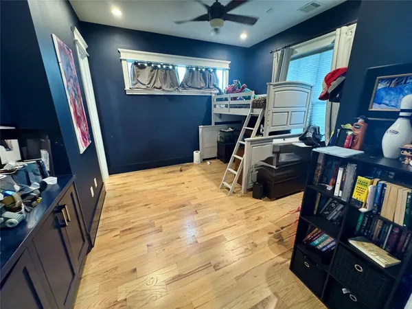 $10,000 | 805 Cordell Street, Houston, TX 77009