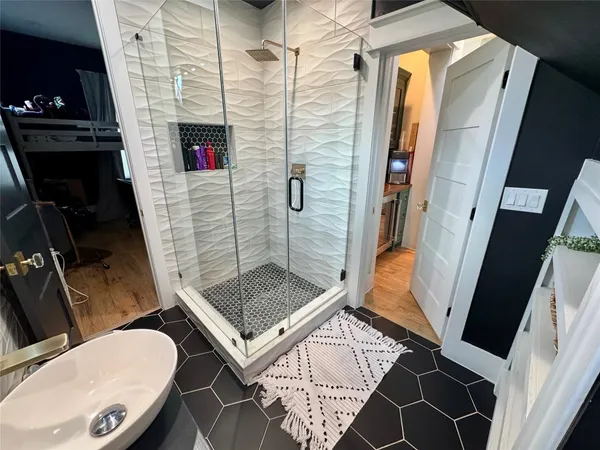 $10,000 | 805 Cordell Street, Houston, TX 77009