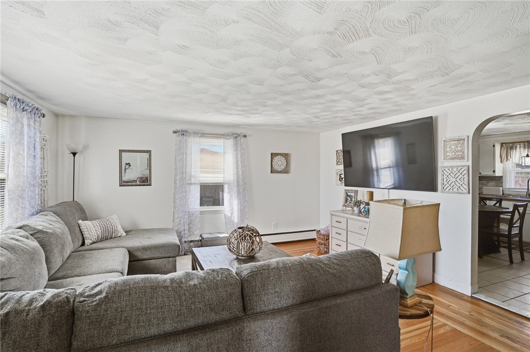 514 Killingly Street Johnston, RI 02919 - Photo 5 of 41