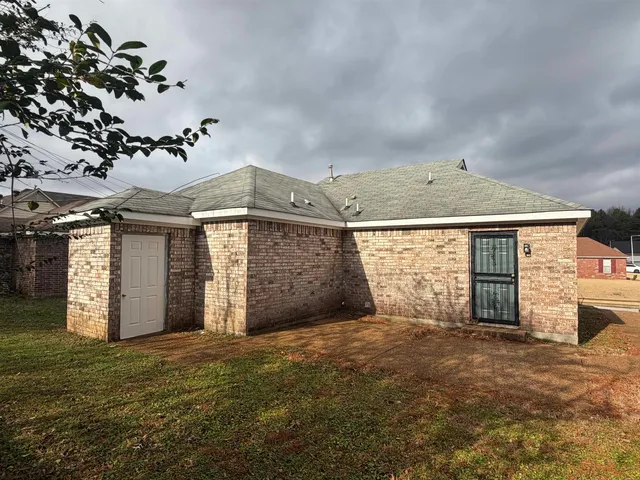 a view of a house with a garage