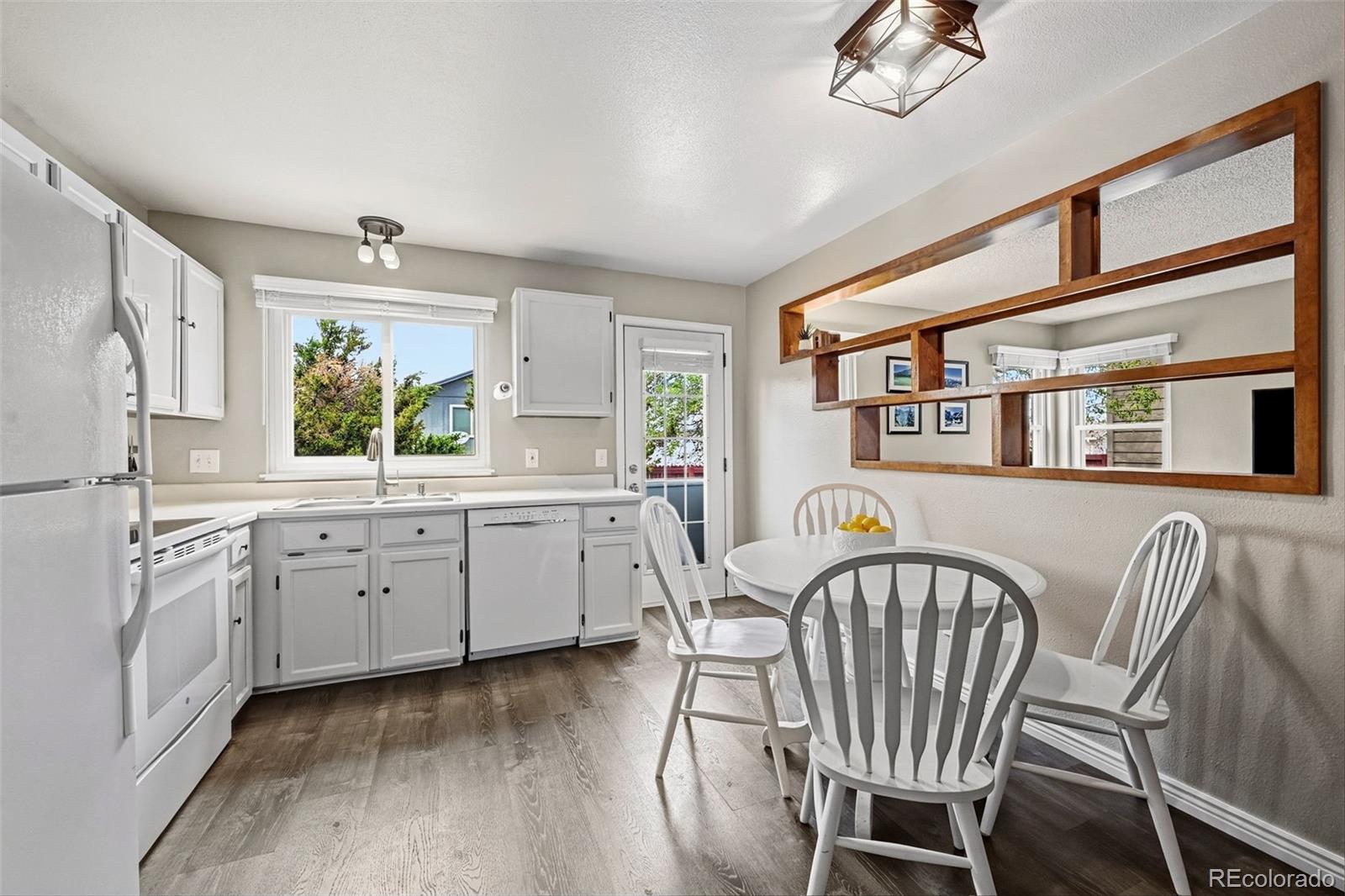 562 East Arden Circle Highlands Ranch, CO 80126 - Photo 8 of 43