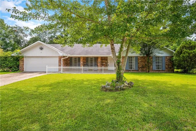 $240,000 | 111 Lodge Hill Circle, Pineville, LA 71360