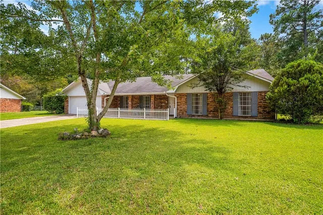 $240,000 | 111 Lodge Hill Circle, Pineville, LA 71360