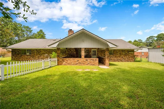 $240,000 | 111 Lodge Hill Circle, Pineville, LA 71360