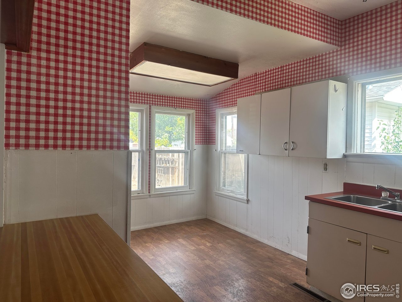 224 State Street Sterling, CO 80751 - Photo 6 of 23 an empty room with windows