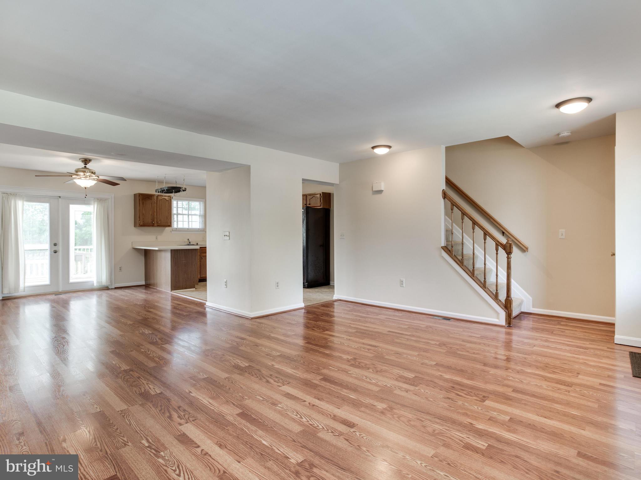 985 Pebblestone Road Pasadena, MD 21122 - Photo 10 of 25 Living Room