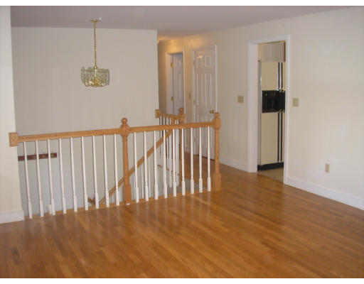 6 Carol Road Mansfield, MA 02048 - Photo 4 of 10 Gallery Image 4