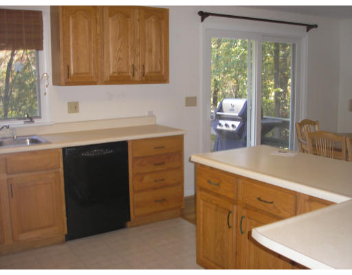 6 Carol Road Mansfield, MA 02048 - Photo 8 of 10 Gallery Image 8