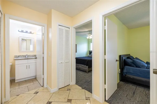 a en suite bathroom with a sink and a mirror