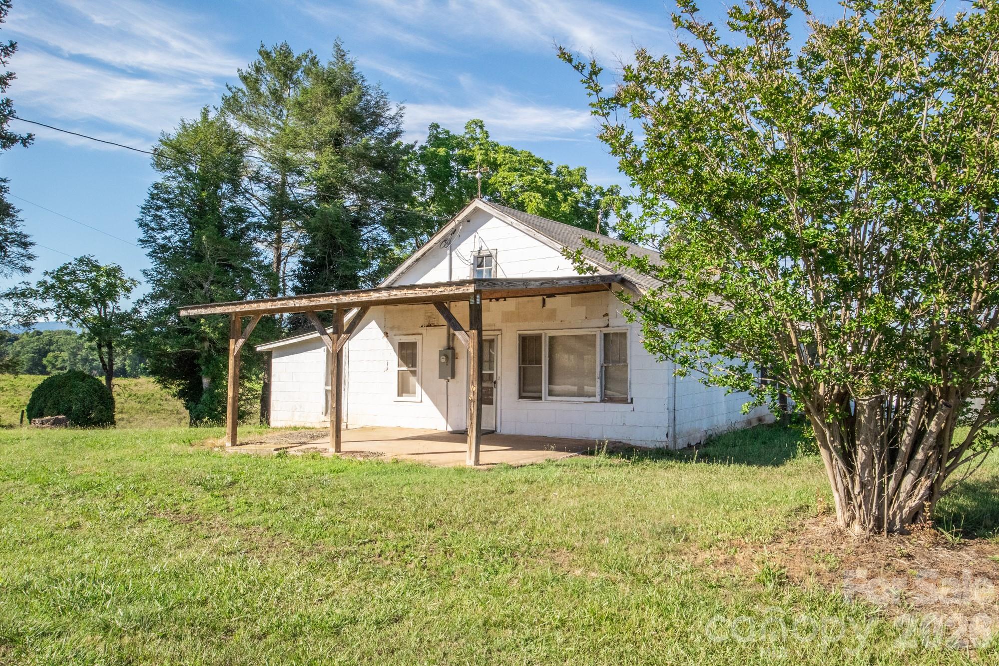 1779 Roundhill Church Road Traphill, NC 28685 - Photo 29 of 42