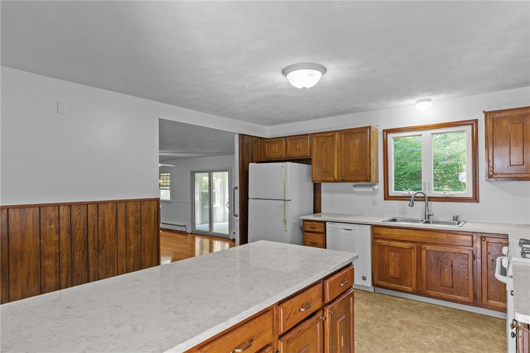 3 Crocus Court Coventry, RI 02816 - Photo 14 of 48