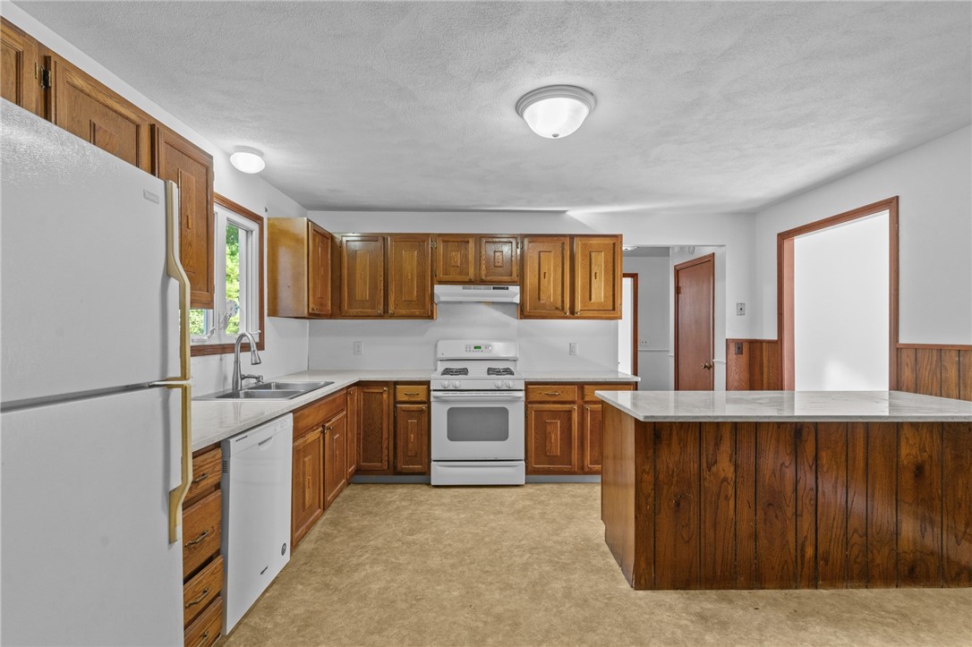 3 Crocus Court Coventry, RI 02816 - Photo 15 of 48