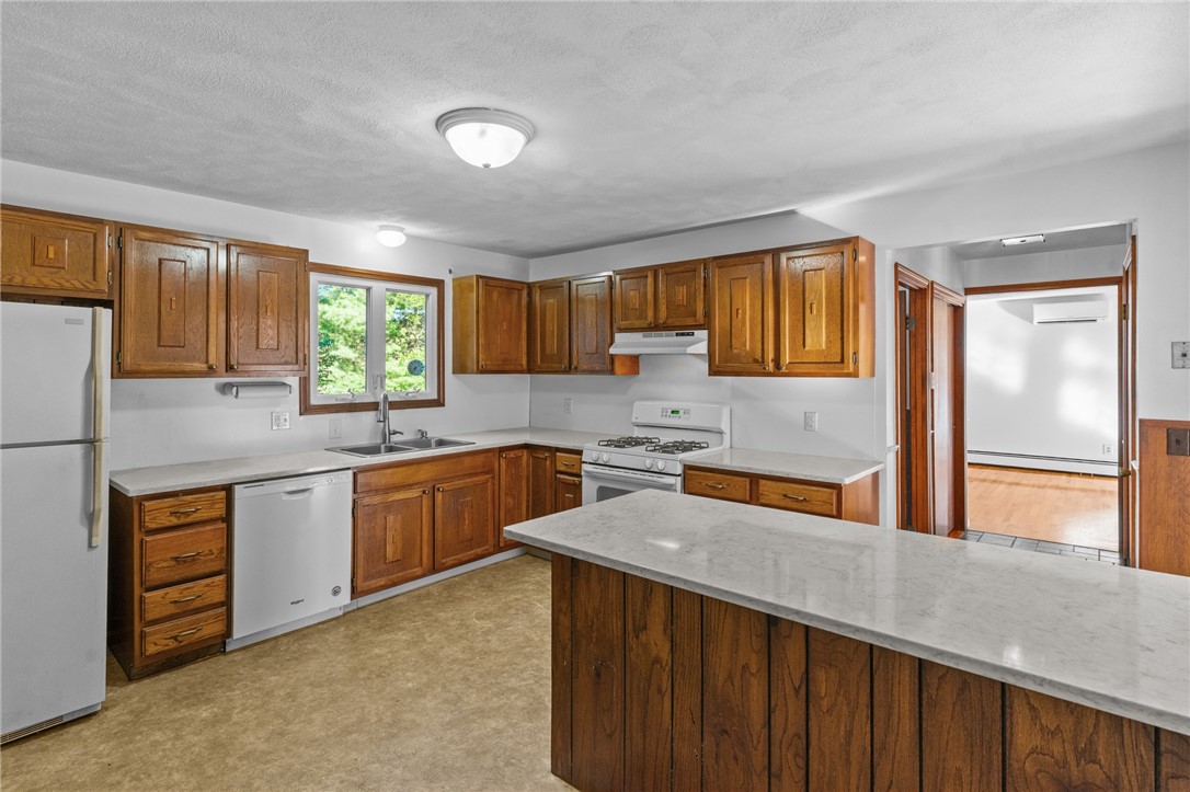 3 Crocus Court Coventry, RI 02816 - Photo 17 of 48