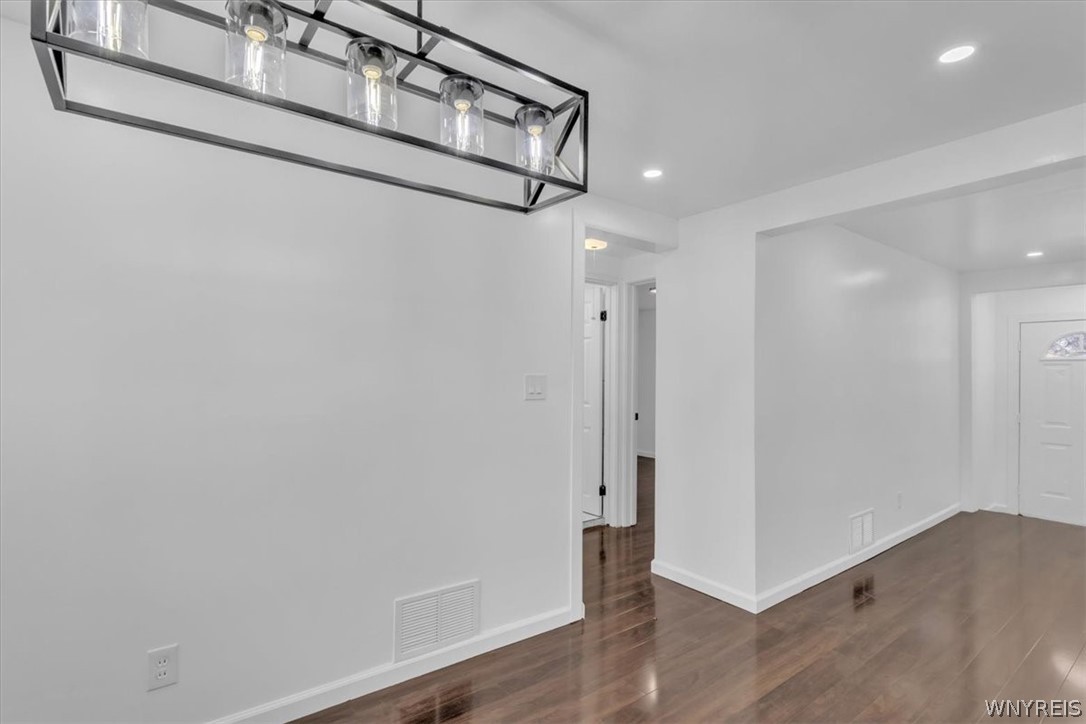 428 Beach Road Cheektowaga, NY 14225 - Photo 11 of 32