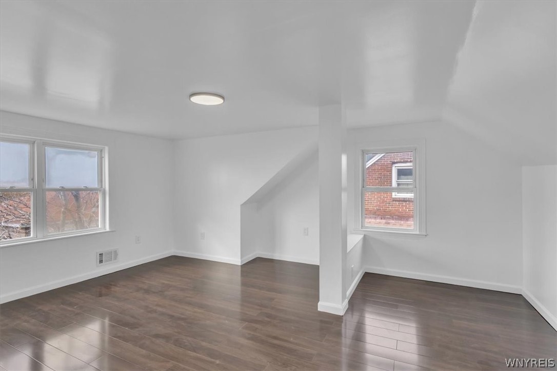 428 Beach Road Cheektowaga, NY 14225 - Photo 17 of 32