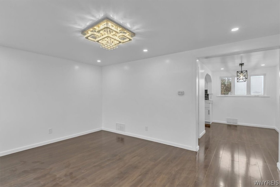 428 Beach Road Cheektowaga, NY 14225 - Photo 7 of 32