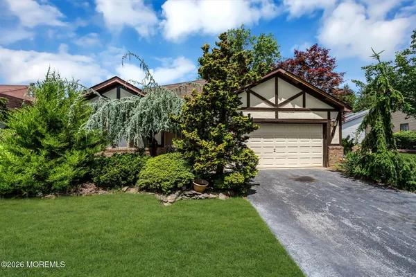 $615,000 | 4 Hampton Drive, Marlboro, NJ 07746