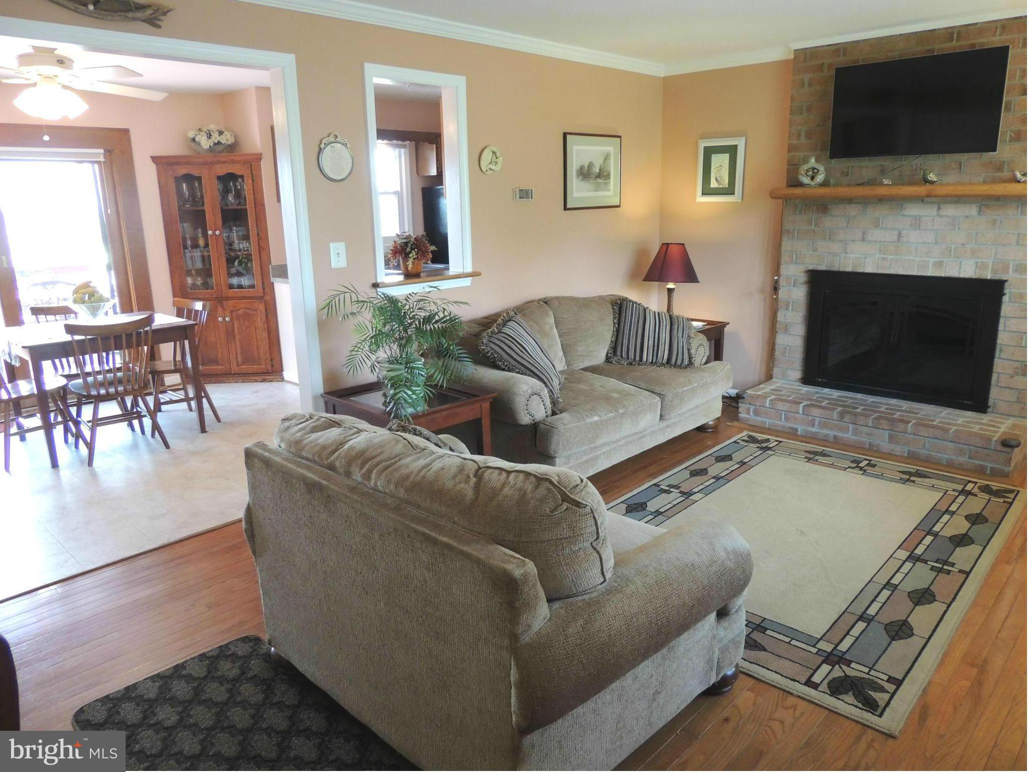 6610 Wind Ridge Road Mount Airy, MD 21771 - Photo 3 of 30 Living Room