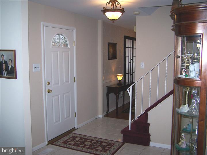 11115 Greiner Road Philadelphia, PA 19116 - Photo 3 of 22 Gallery Image 3