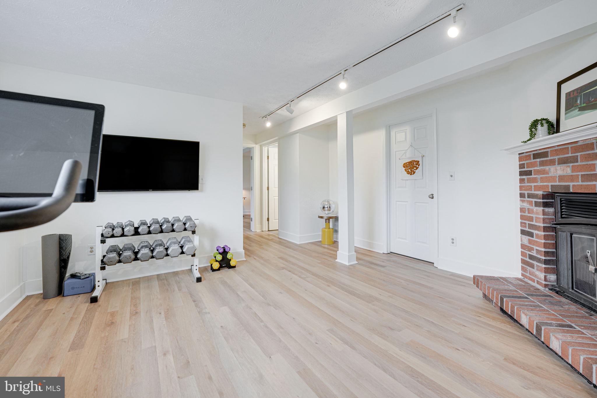 4425 Cub Run Road Chantilly, VA 20151 - Photo 29 of 43 a living room with furniture and a flat screen tv