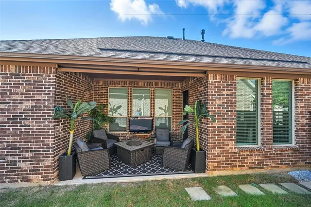 $415,000 | 1941 Spotted Fawn Drive, Arlington, TX 76005