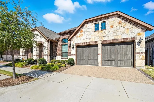 $415,000 | 1941 Spotted Fawn Drive, Arlington, TX 76005