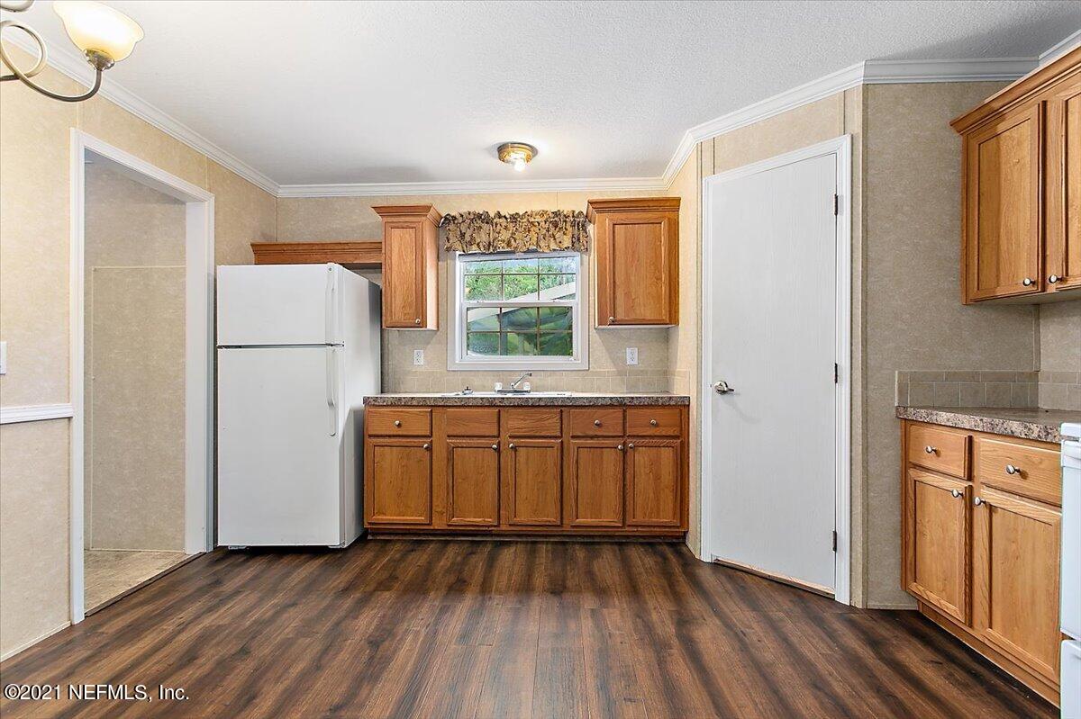 7652 Bob O Link Road Jacksonville, FL 32219 - Photo 4 of 15 04-Kitchen
