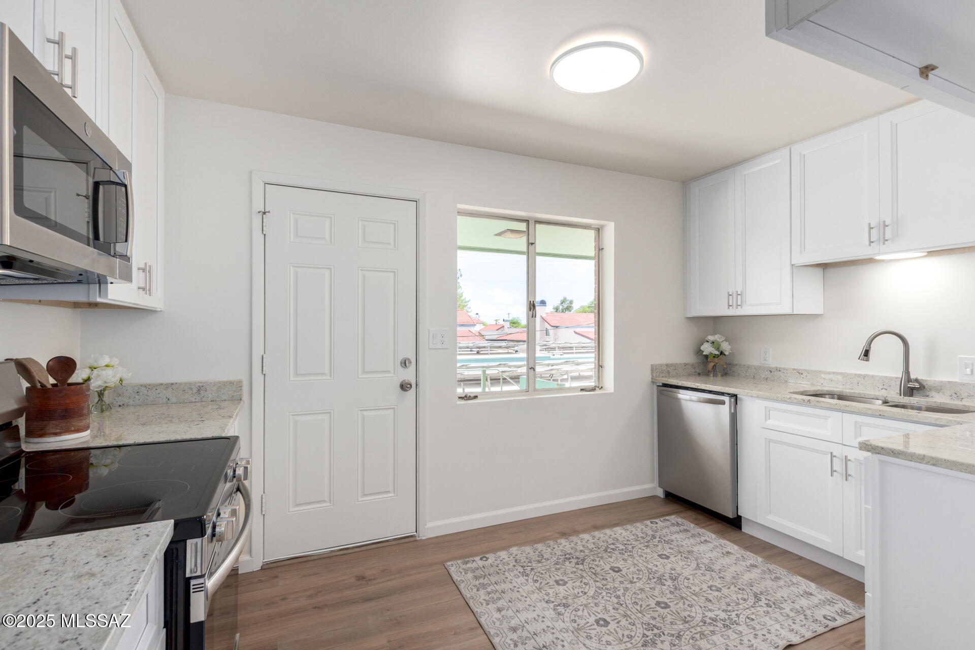 521 North Country Club Road, Unit 67 Tucson, AZ 85716 - Photo 11 of 35 Kitchen
