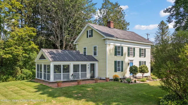 a view of a house with a yard