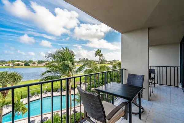 $2,100 | 1830 Embassy Drive, Unit 411, West Palm Beach, FL 33401