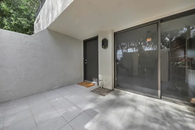 a view of entryway with a glass door shower